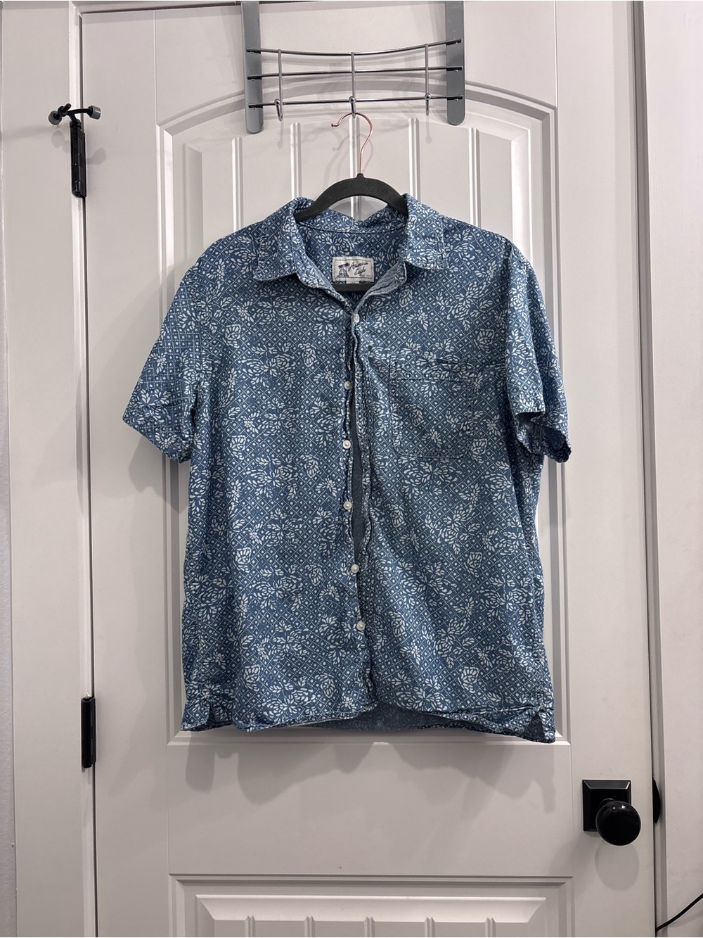 American Eagle Outfitters Blue Short-Sleeve Printed Button-Down